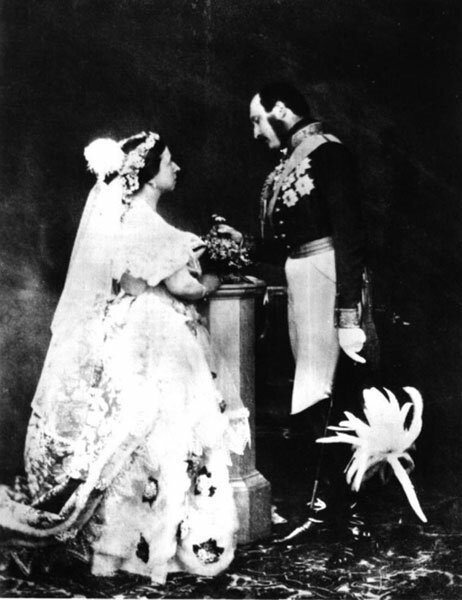старое фото бракосочетания принца Альберта и королевы Виктории (1840 год)